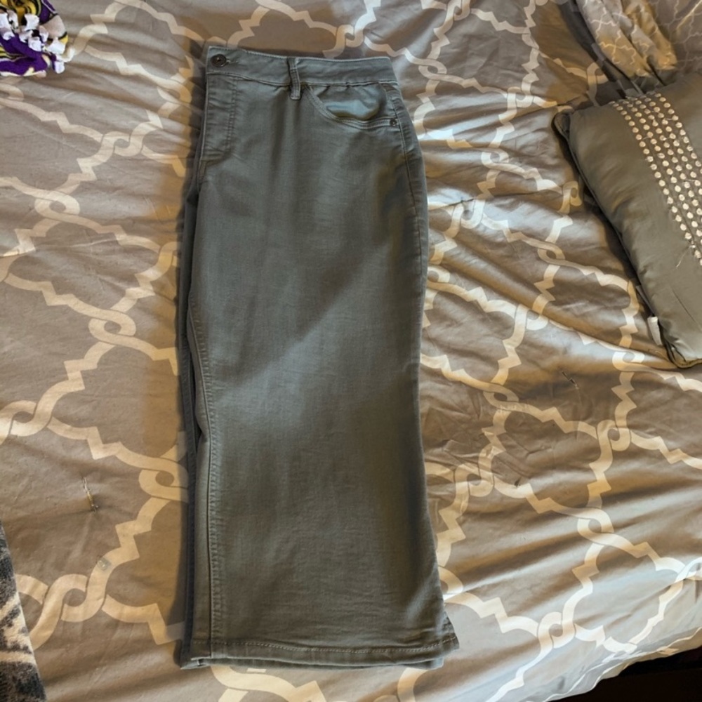 Liz Claiborne grey capris